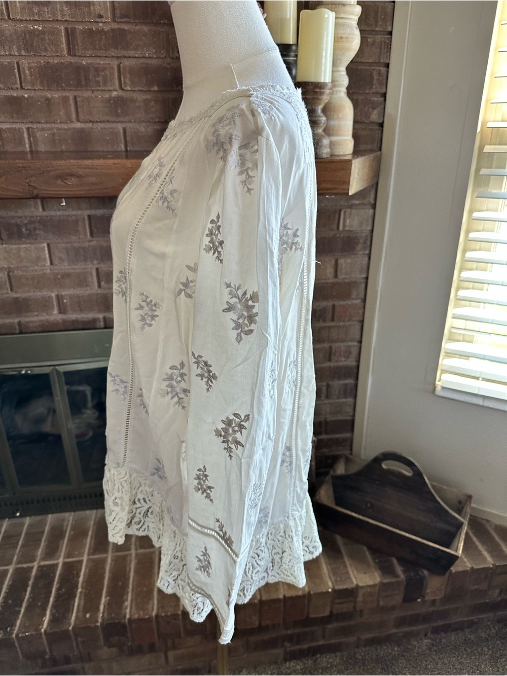 Sundance White Floral Embroidered Lace Hem Peasant Blouse Top Size PM Petite Med - Picture 2 of 4